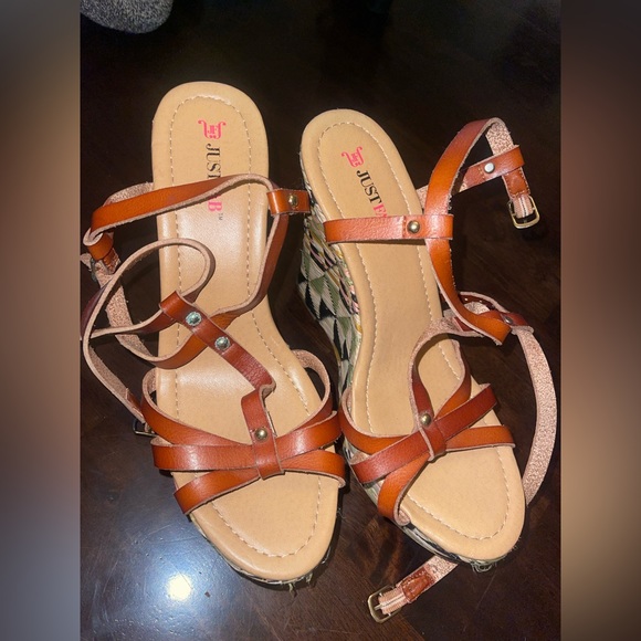 Size 8 1/2 wedge style heels. Super cute and great condition. - Picture 1 of 4